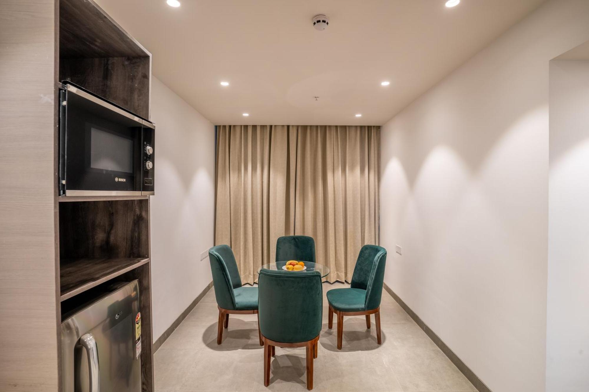 Juesta Residences - Aipl Joy Street, Гургаон Екстериор снимка