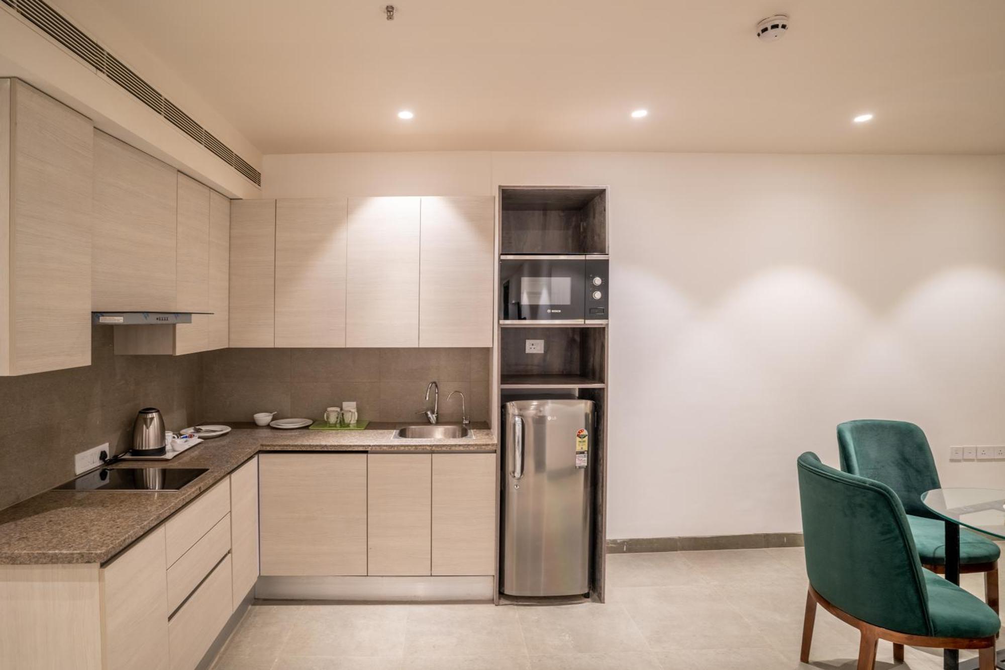 Juesta Residences - Aipl Joy Street, Гургаон Екстериор снимка