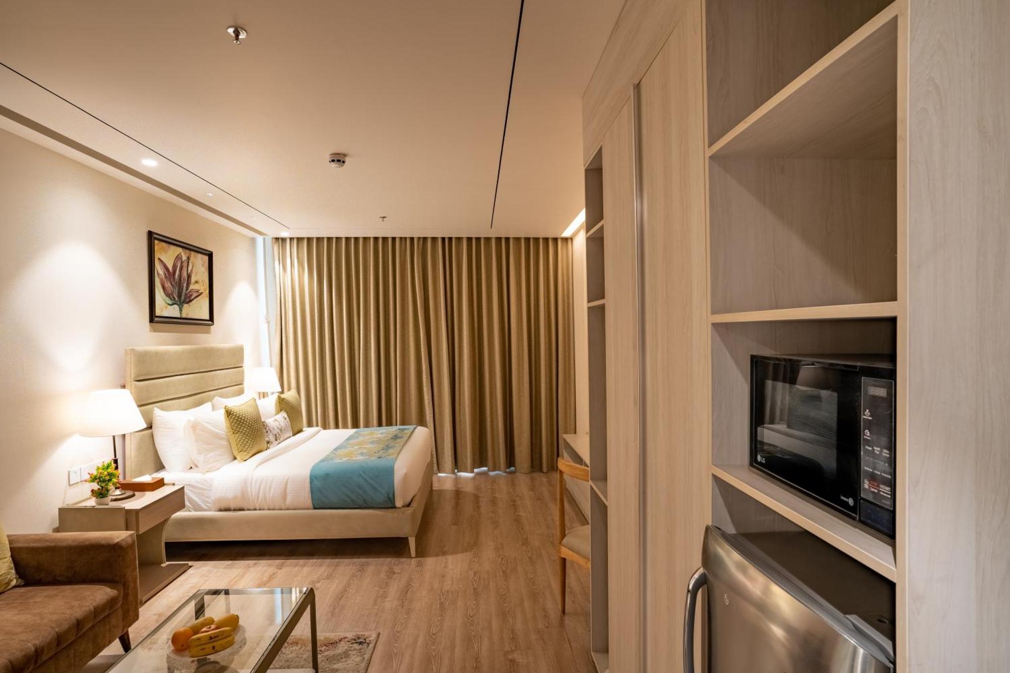 Juesta Residences - Aipl Joy Street, Гургаон Екстериор снимка