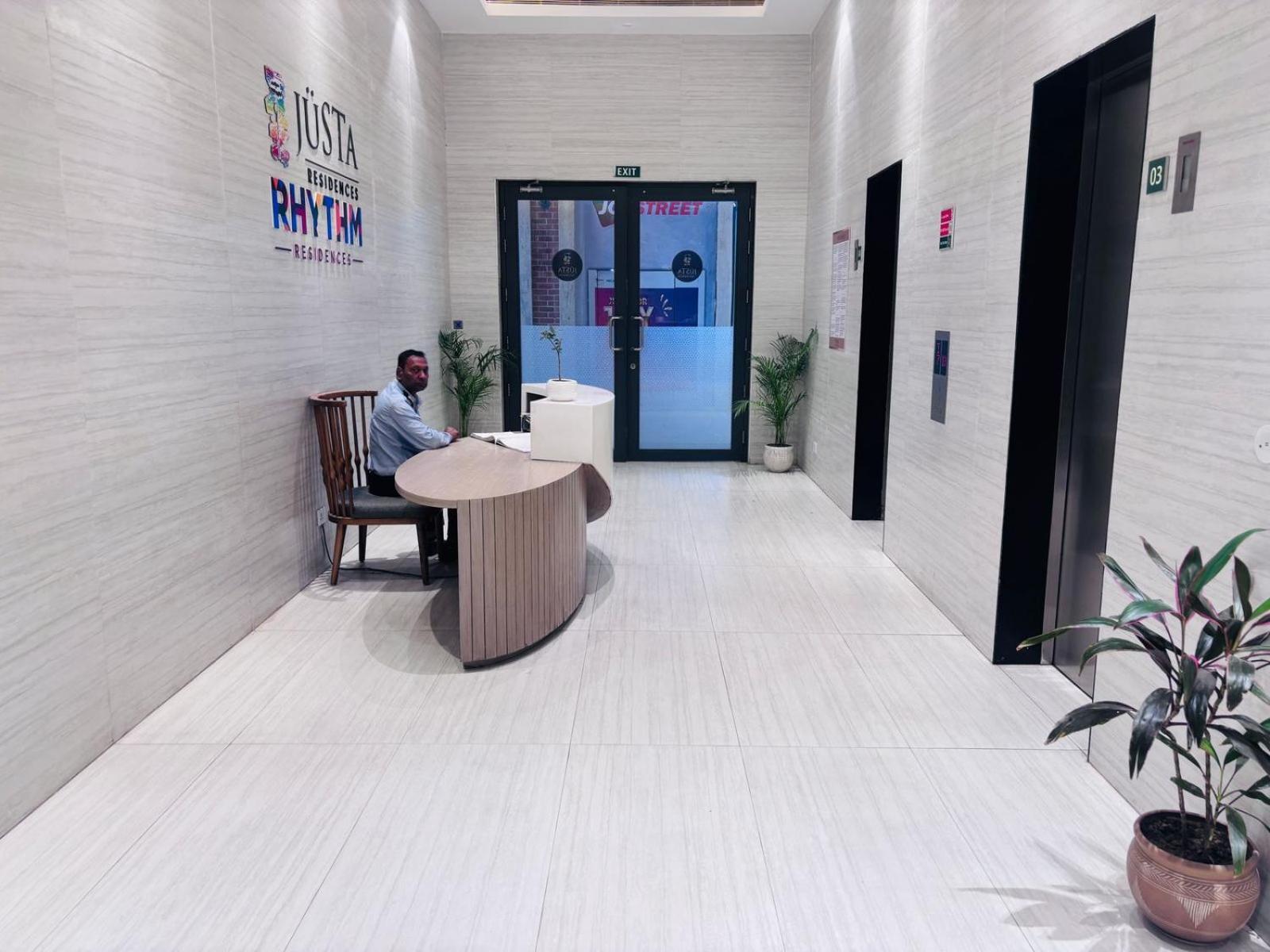 Juesta Residences - Aipl Joy Street, Гургаон Екстериор снимка
